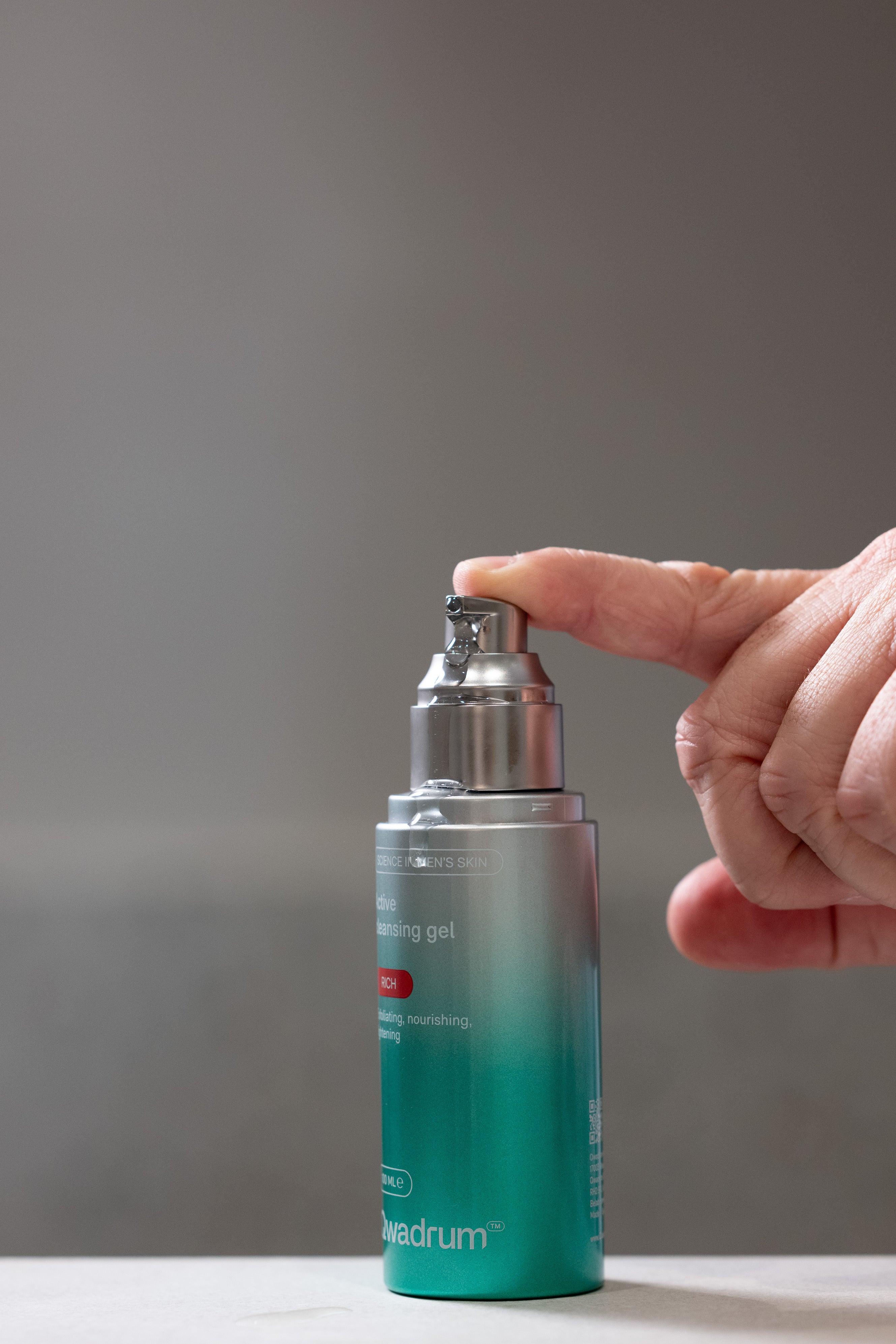 Active cleansing gel