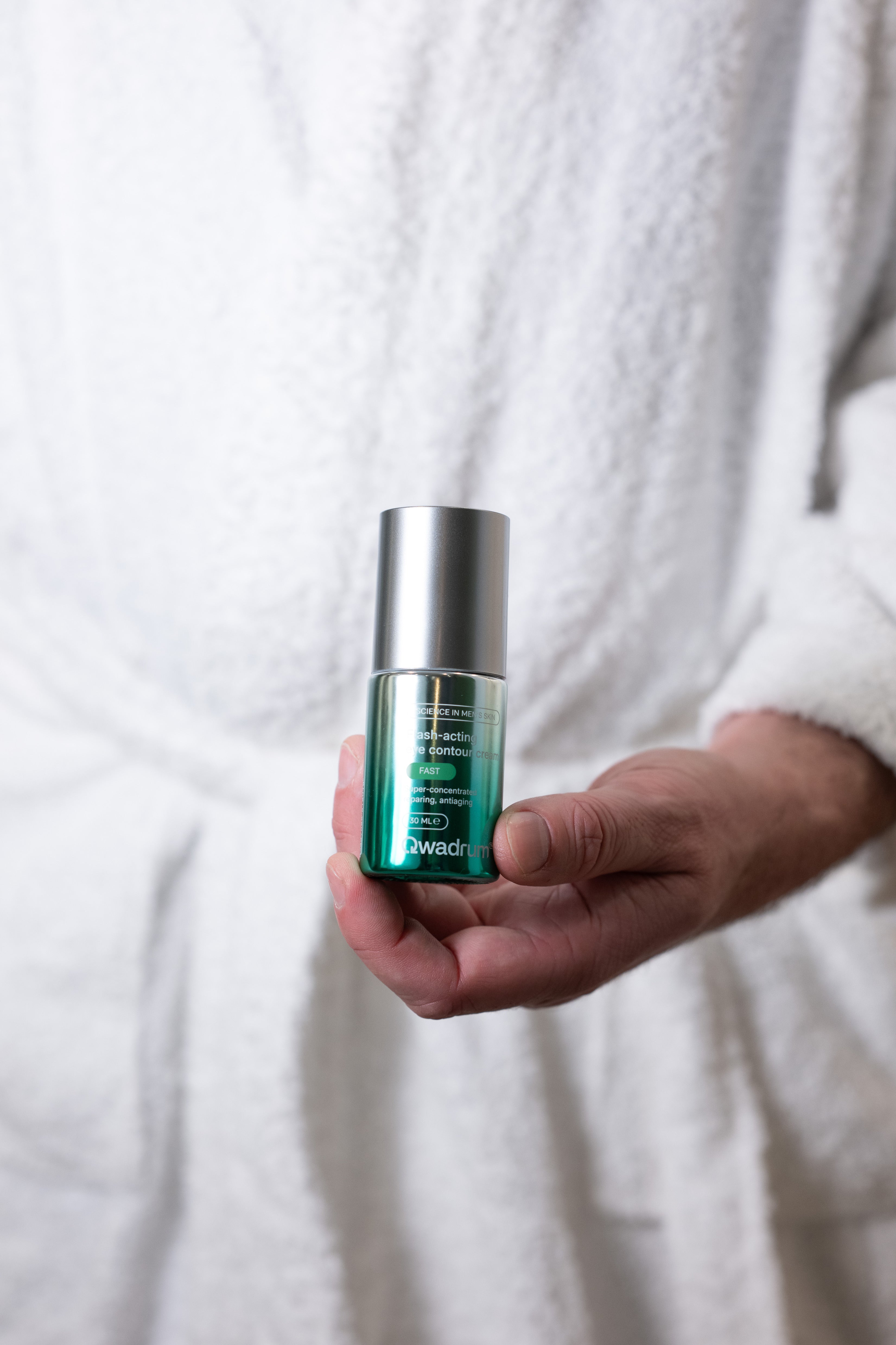 Flash-acting eye contour cream